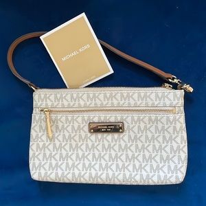 Michael kors jet set small shoulder purse/wristlet
